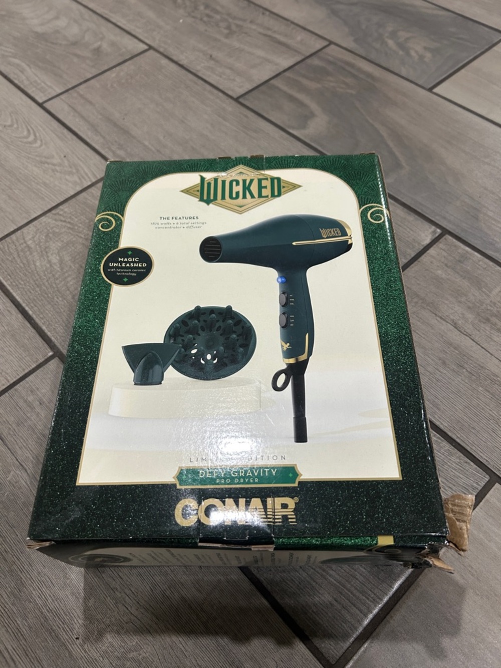 ConAir Wicked Limited Edition Defy Gravity PRO Hair Dyer - Picture 2 of 3